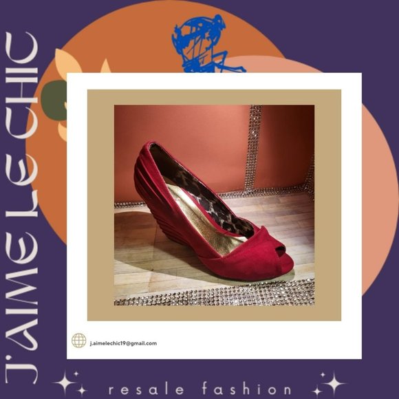 Qupid Peep-Toe Velvet Red Wedge Heels - Picture 5 of 6
